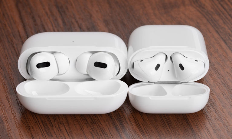 Můžu si AirPods dobít i v jiném pouzdru?