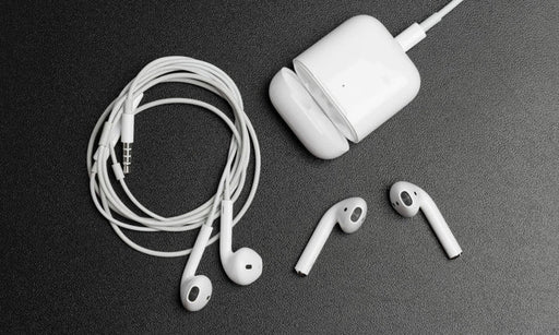 Můžu airpodí pouzdro nabíjet bez sluchátek uvnitř?