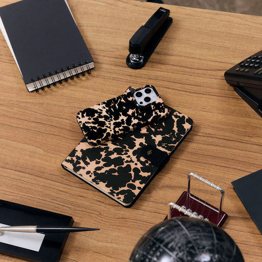 Betty - iPhone 15 Kryt 23
