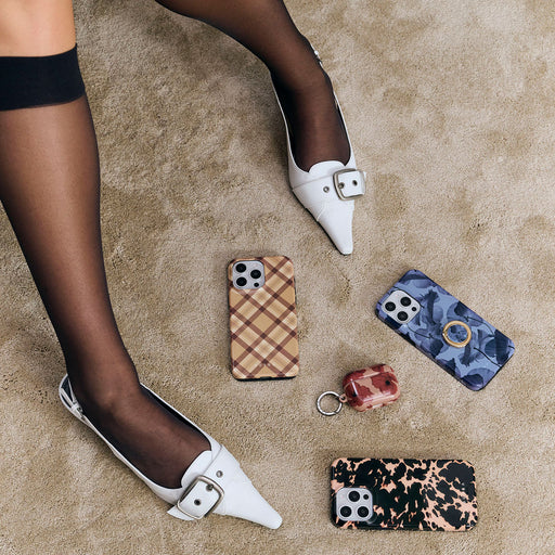 Betty - iPhone 15 Kryt 24